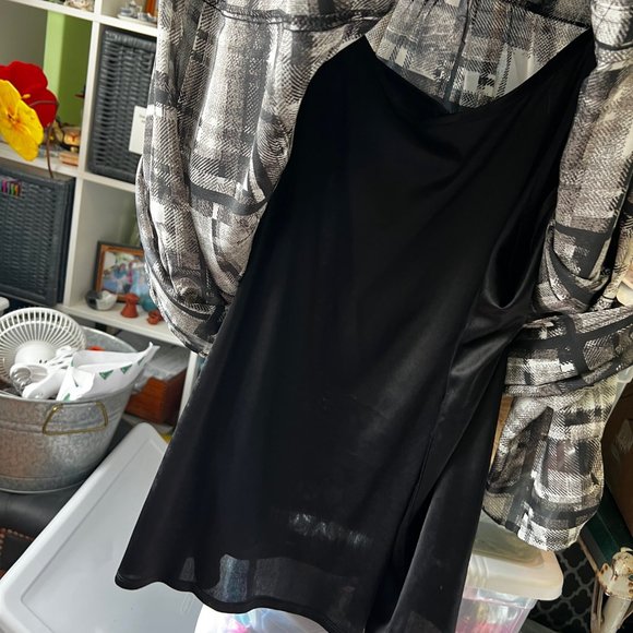 Avenue 26/28 Black, White and Gray Blouse with Black Tank - Picture 6 of 8